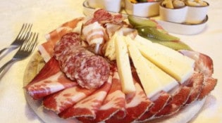 L'Hôtel Restaurant du Cheval Blanc - une assiette