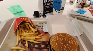 Mc Donald's - Burger accompagné de frites