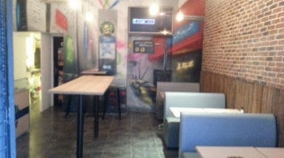 Fresh Burgers & Burritos - La salle de restauration 