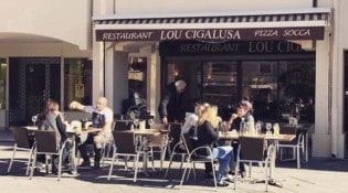 Lou Cigalusa - La façade du restaurant avec la terrasse 