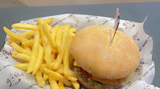 Smokey Café - Un burger accompagné de frites