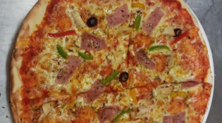 Le chene de Lempereur - Une pizza