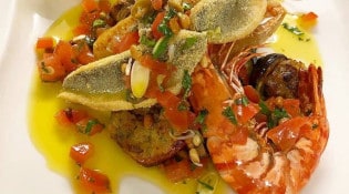 Les Pirates - Méli-mélo de loup, rouget, gambas, et petits farcis bayaldi vierge aux pignons