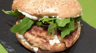 Mister Burger - Le caesar avec son poulet pané, sa roquette croquante, son parmesan et sa sauce blanche