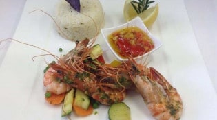 Le Repère - Gambas rôties en persillades, légumes du marché et riz sauce vierge