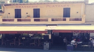 Les Platanes - La façade du restaurant