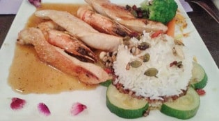 La taille de guepe - Duo de gambas et dinde au caramel de fruits de la passion et gingembre