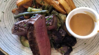 La Taverne Provencale - Magret de canard, frites fraîches,petits légumes frais