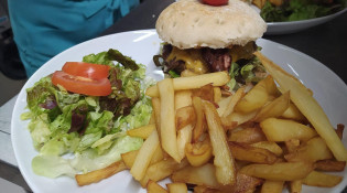 Ceven - Des frites et burger
