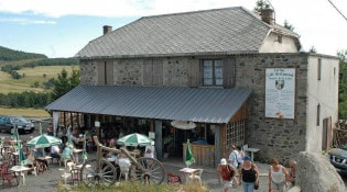 La Source de la Loire - La façade du restaurant