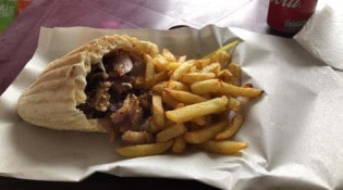 Chez Nini - Kebab sauce Pitta avec frites