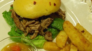 Chillis and Spice - Un burger et frites 