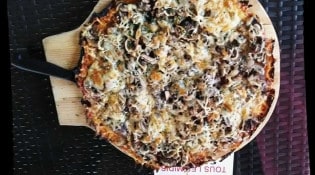 Le 9 - Une pizza