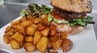 Le Globe Kfé - Un burger, frites