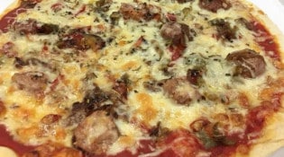 9001 Avenue - Une pizza 