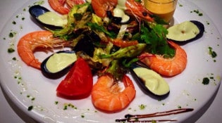 Restaurant Aux 4 Coins - Duo de crevettes /moules ravigote