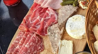 Keg & Can - Une planche de charcuterie
