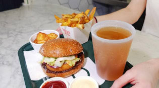 Bioburger - Burger accompagné des frites
