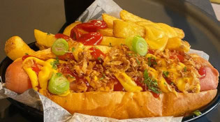 Twenty Beer & Food - Un hot dog, frites