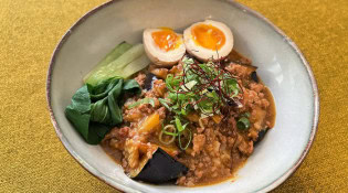 Mécha Uma - Viande haché au miso , aubergines œuf mollet