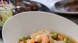 Jana - Un raviolis de canard au court bouillon crevettes 