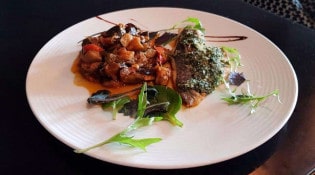 Chez Papa - Filet de daurade royale en croûte d'herbes, ratatouille niçoise