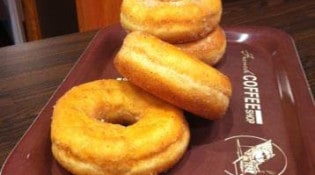 French Coffee Shop - Donuts pomme cannrlle