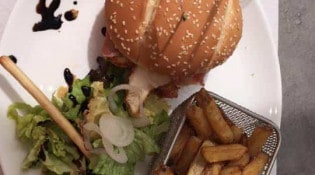 L’entracte - un burger, frites, salade