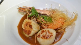 Chez adrien - Duo festif gambas et saint Jacques au coulis d'écrevisses