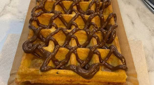 Moustache - Une gaufre