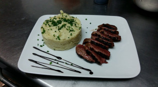 Le Bistrot des Passants - Magret de canard et son écrasé de pommes de terre