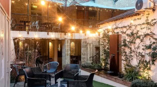 Le Patio - La façade