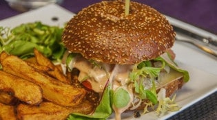 Quai n8 - Une assiette burger