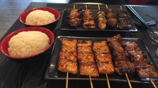 Sushi Neuf - Des brochettes