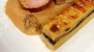 Ginger - Médaillon de veau, mille feuilles de pommes de terre aux trompettes et sauce morilles.