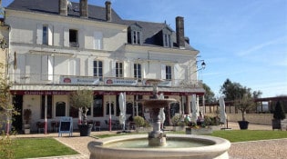 Le Café du Donjon - La façade du restaurant