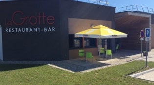 La grotte - La façade du restaurant
