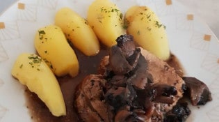 La Taverne - Un rôti de porc et pommes vapeur.
