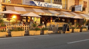 Le Continental - La façade du restaurant 