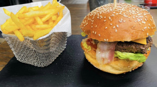 Burger Coffee 2a - Burger avec des frites