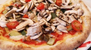 Lucilla - Le Clan des Mamma - une pizza