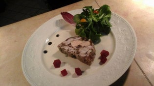 Le Bistrot de Louise - Terrine de lapin en gelée au porto rouge et foie gras