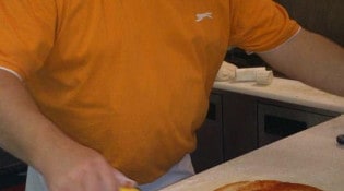 Pizza du Bourg - La préparation d'une pizza