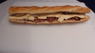 Trug' cantine bretonne - Un sandwich