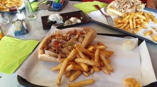 Adana Kebab - une assiette