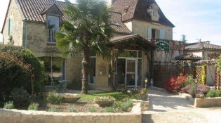 Les Prés Gaillardou - La façade du restaurant