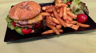 Au Bon Accueil - Un burger, frites