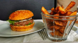 Aux piles - Un burger