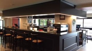 La croisée des routes - Le bar