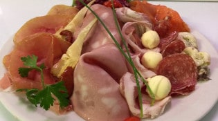 Trattoria Toscana - Une assiette d' antipastis 